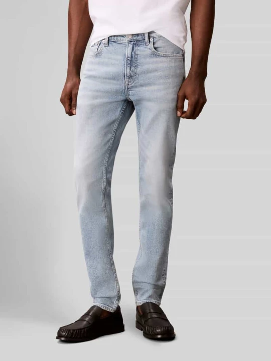 Zdjęcie produktu Jeansy o kroju tapered fit z mieszanki bawełny Calvin Klein Jeans Jasnoniebieski