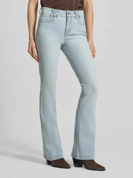 Zdjęcie produktu Jeansy o rozkloszowanym kroju w 5 kieszeni Model 'Shakira' BRAX Jasnoniebieski