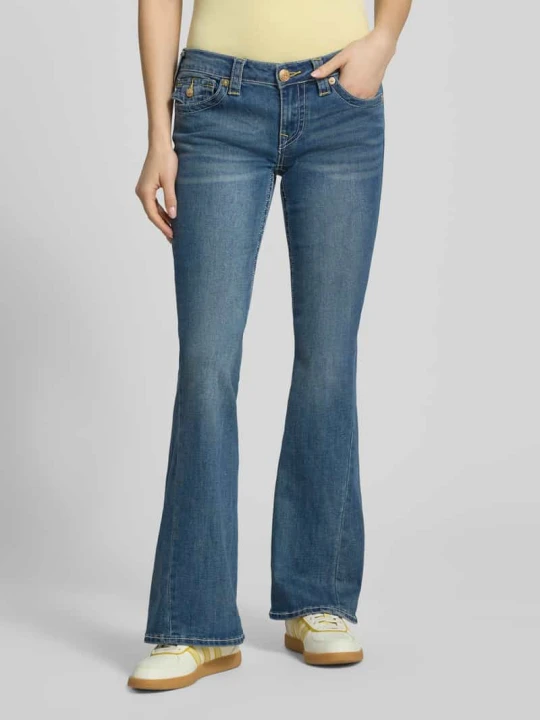 Zdjęcie produktu Jeansy o rozkloszowanym kroju z niskim stanem i wpuszczanymi kieszeniami model ‘JOEY’ True Religion Jeansowy niebieski