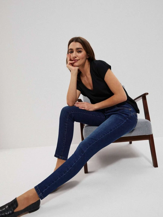 Zdjęcie produktu Jeansy push up ze średnim stanem granatowe Moodo