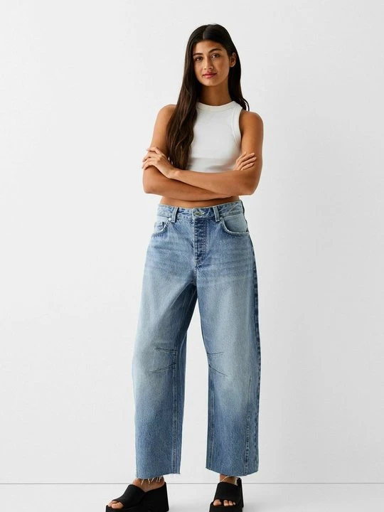 Zdjęcie produktu Jeansy Relaxed Fit Bershka jasnoniebieski denim