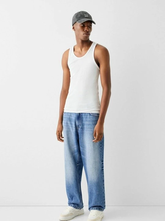 Zdjęcie produktu Jeansy Relaxed Fit Bershka jasnoniebieski denim