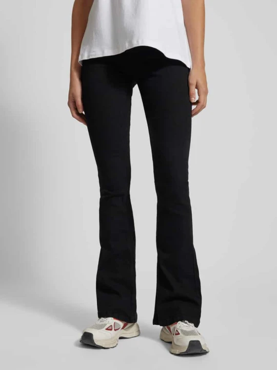 Zdjęcie produktu Jeansy rozkloszowane z 5 kieszeniami model ‘PEGGY’ Pieces Czarny