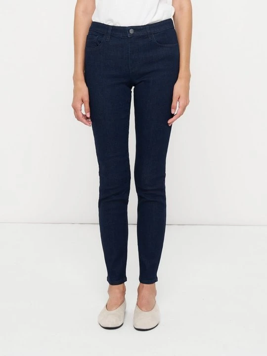 Zdjęcie produktu Jeansy Skinny Fit Armani Exchange granatowy