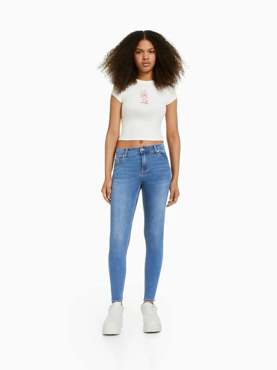 Zdjęcie produktu Jeansy Skinny Fit Bershka jasnoniebieski denim