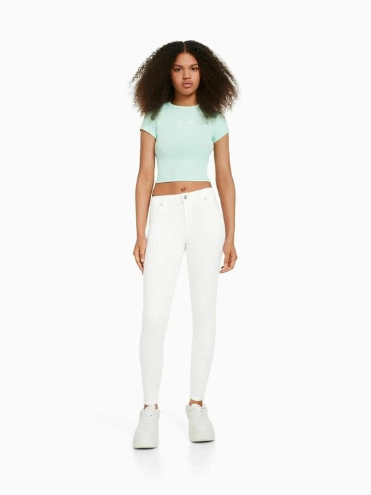 Zdjęcie produktu Jeansy Skinny Fit Bershka biały