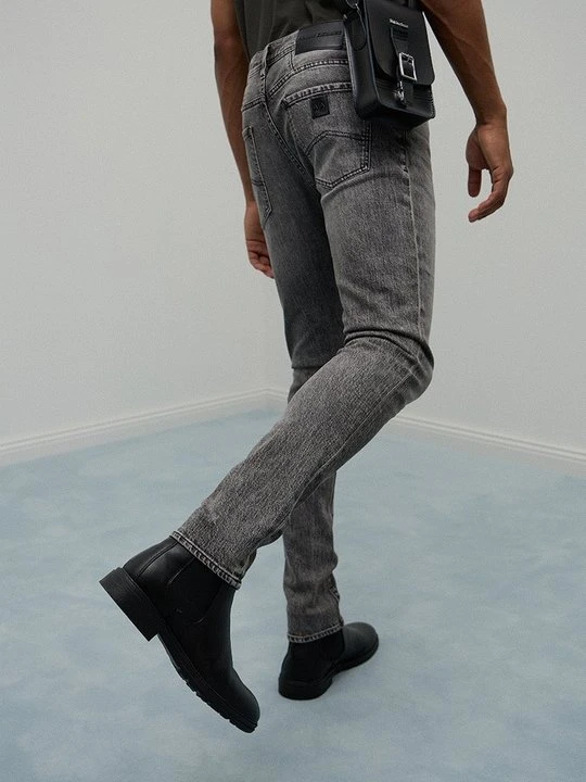 Zdjęcie produktu Jeansy Slim Fit Armani Exchange szary