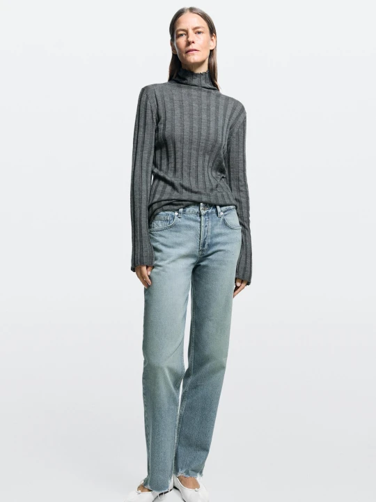 Zdjęcie produktu Jeansy Stovepipe Ze Średnim Stanem I Postrzępionym Dołem - Jasnoniebieski - Massimo Dutti - Female