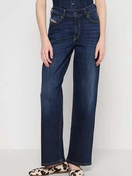Zdjęcie produktu Jeansy Straight Leg Diesel niebieski