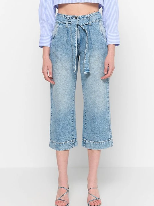 Zdjęcie produktu Jeansy Straight Leg Guess jasnoniebieski