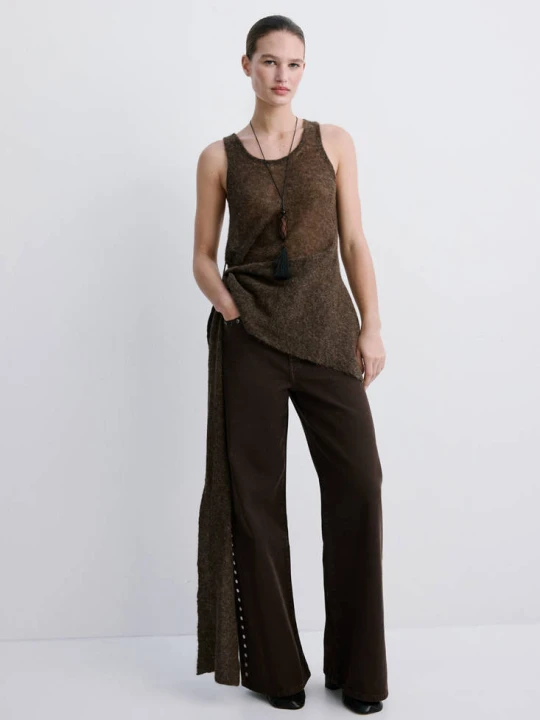 Zdjęcie produktu Jeansy wide leg z ćwiekami czekoladowy - Kobieta - MANGO