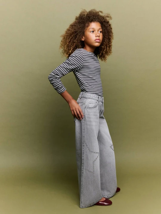 Zdjęcie produktu Jeansy wide leg z gwiazdami szary denim - Dzieci - lata - MANGO KIDS