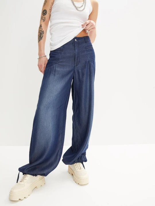 Zdjęcie produktu Jeansy wide leg z lejącego lyocellu BonPrix niebieski