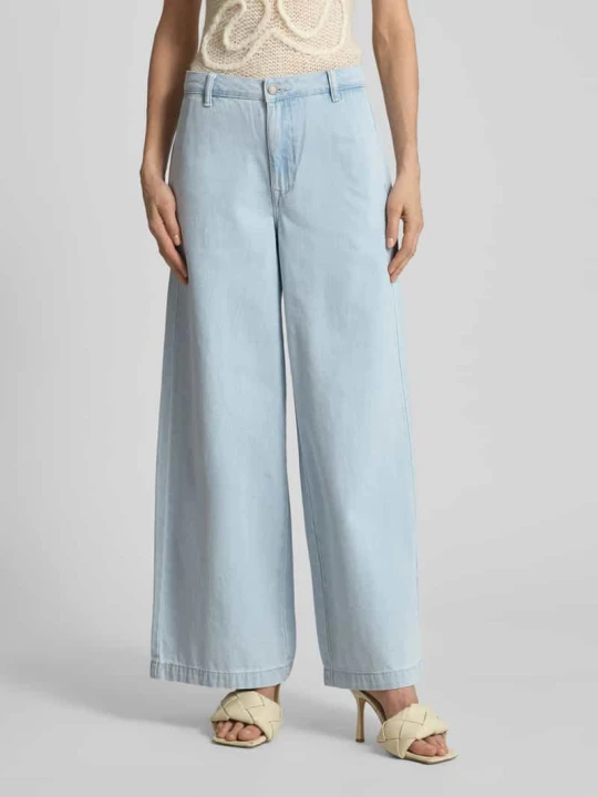 Zdjęcie produktu Jeansy z szeroką nogawką i wpuszczanymi kieszeniami model ‘Winnie’ My Essential Wardrobe Jasnoniebieski