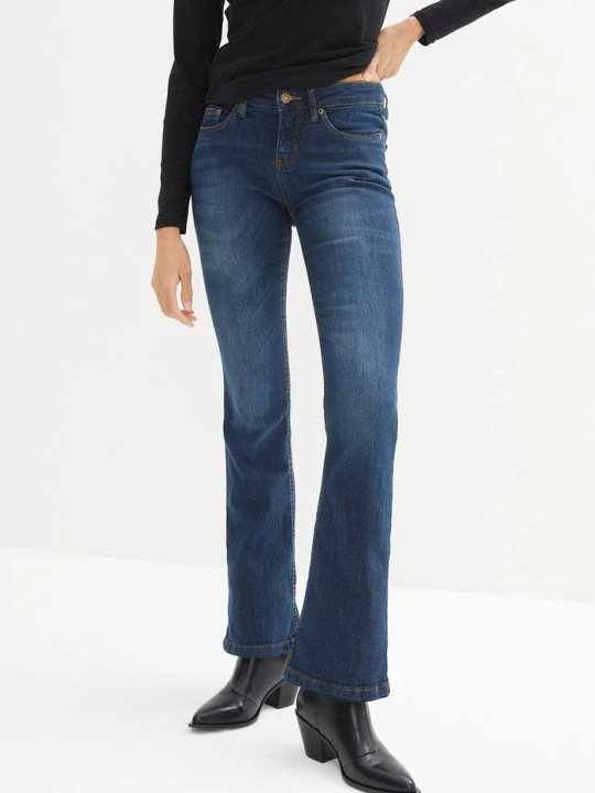 Zdjęcie produktu Jeansy ze stretchem o kroju bootcut, mid waist BonPrix niebieski