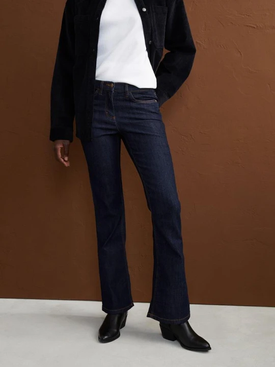 Zdjęcie produktu Jeansy ze stretchem o kroju bootcut, mid waist BonPrix niebieski