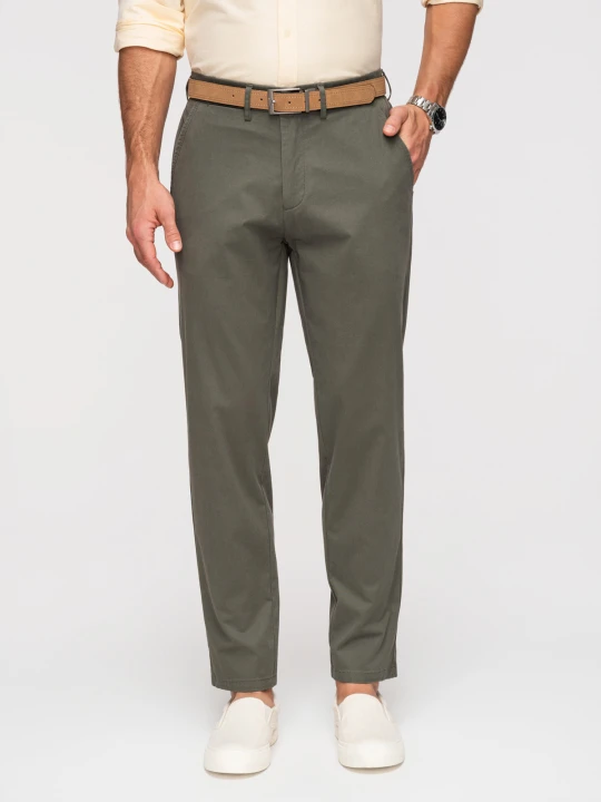 Zdjęcie produktu Jednolite męskie spodnie chino REGULAR FIT – khaki V3 - Rozmiar: M Ombre Clothing