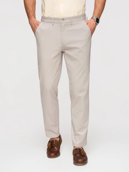 Zdjęcie produktu Jednolite spodnie chino męskie REGULAR FIT – beżowe V2 - Rozmiar: M Ombre Clothing