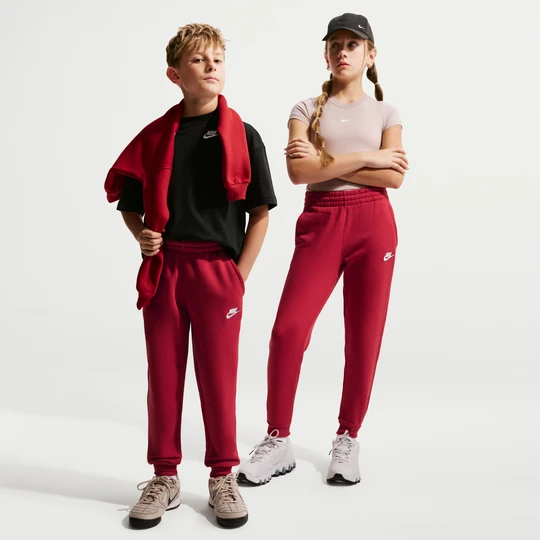 Zdjęcie produktu Joggery dla dużych dzieci Nike Club Fleece - Czerwony