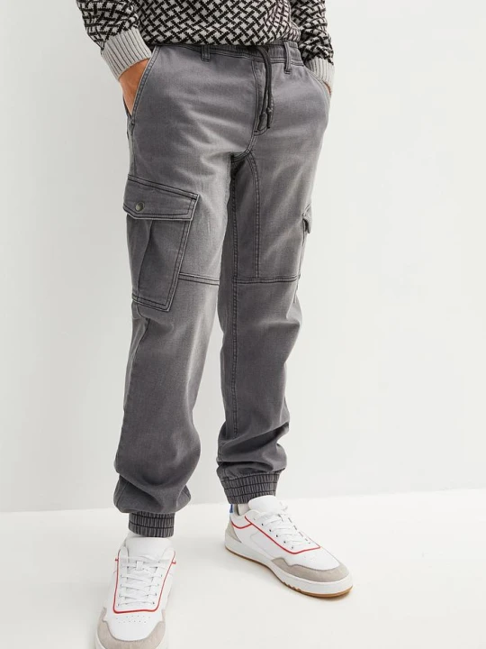 Zdjęcie produktu Joggery jeansowe o kroju regular fit z elastyczną gumką w talii, straight BonPrix szary