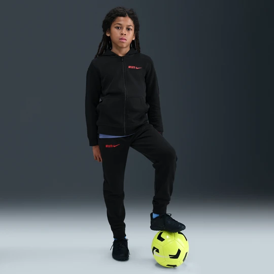 Zdjęcie produktu Joggery piłkarskie dla dużych dzieci (chłopców) Nike Atlético Madryt Club - Czerń