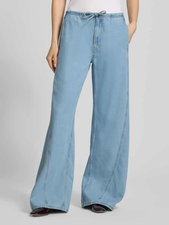 Zdjęcie produktu Jogpants z niskim stanem i szeroką nogawką Guess Jasnoniebieski