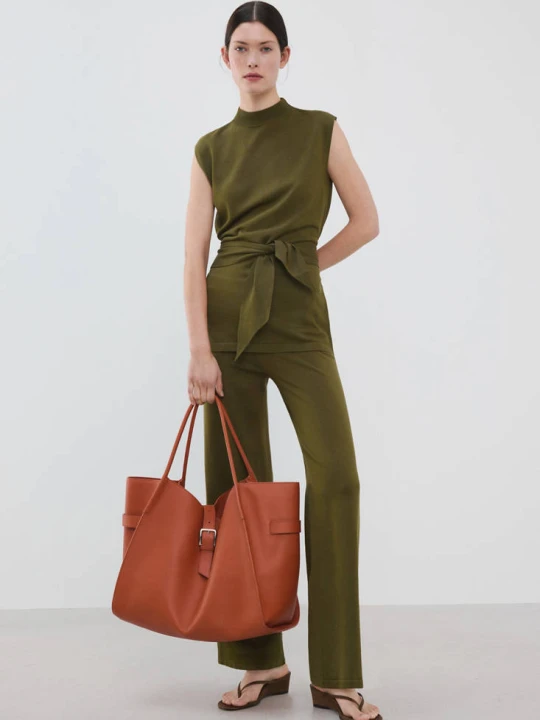 Zdjęcie produktu Kamizelka z dzianiny z paskiem khaki - Kobieta - - MANGO