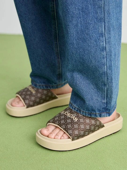 Zdjęcie produktu Kapcie Jordan beżowy