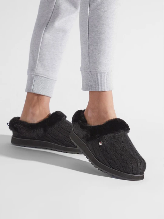 Zdjęcie produktu Kapcie Skechers BOBS Ice Angel 31204 / BBK Czarny