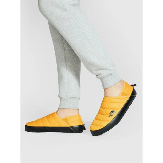Zdjęcie produktu Kapcie The North Face Thermoball Traction Mule V NF0A3UZNZU31 Żółty