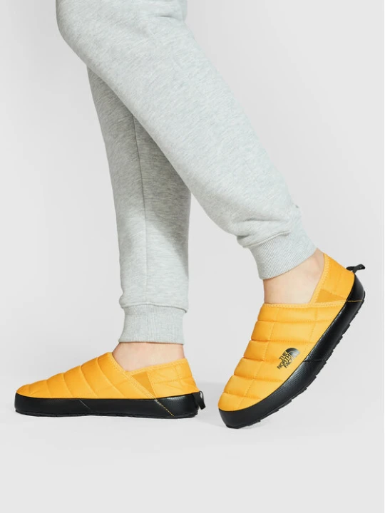 Zdjęcie produktu Kapcie The North Face Thermoball Traction Mule V NF0A3UZNZU31 Żółty