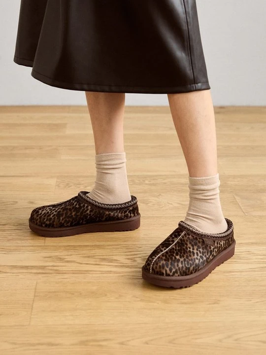 Zdjęcie produktu Kapcie UGG ciemnobrązowy