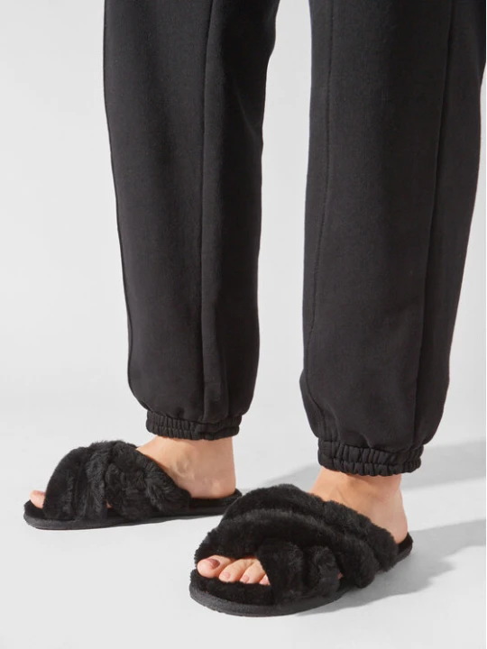 Zdjęcie produktu Kapcie Ugg W Scuffita 1123572 Czarny