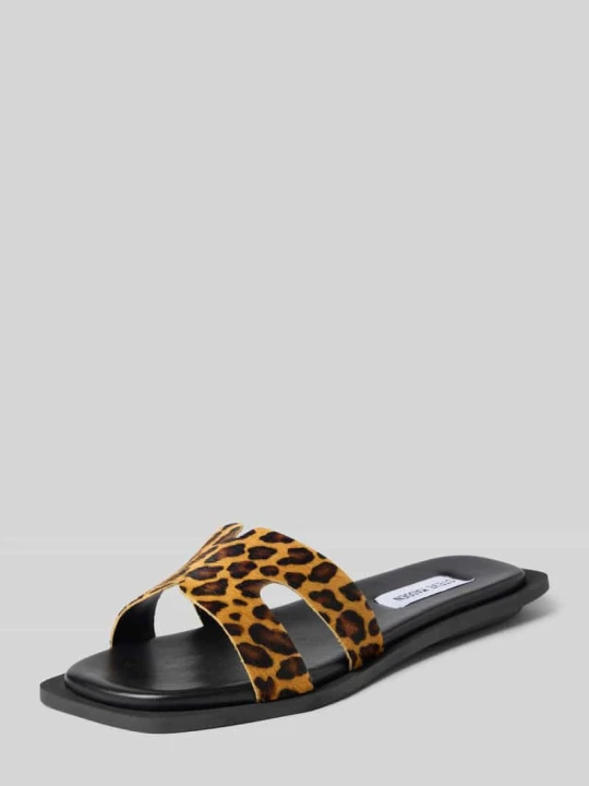 Zdjęcie produktu Kapcie z prawdziwej skóry ze zwierzęcym nadrukiem na całej powierzchni model 'Sofia' Steve Madden Camel