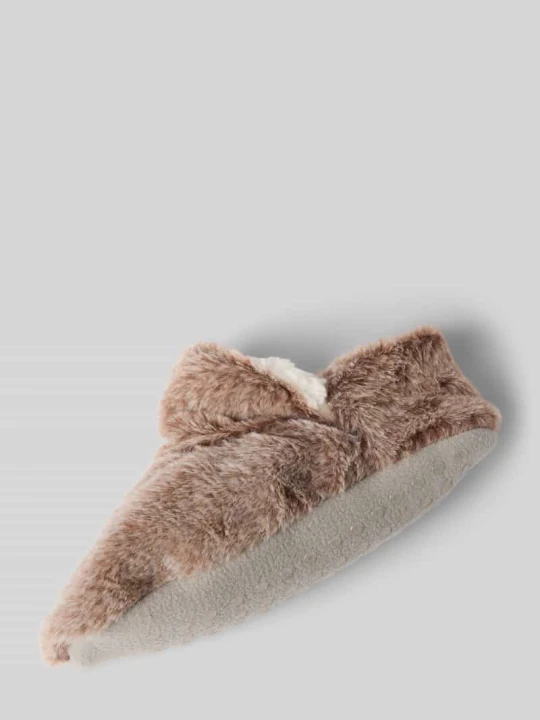 Zdjęcie produktu Kapcie ze sztucznego futra CAPELLI NEW YORK