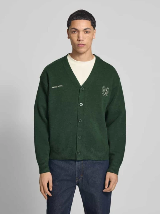 Zdjęcie produktu Kardigan z haftami z logo i dekolt w serek Another Cotton Lab Zielony