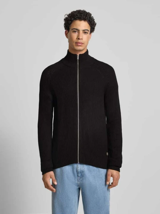 Zdjęcie produktu Kardigan ze stójką i zamkiem błyskawicznym model ‘PANNEL’ Jack&Jones Czarny