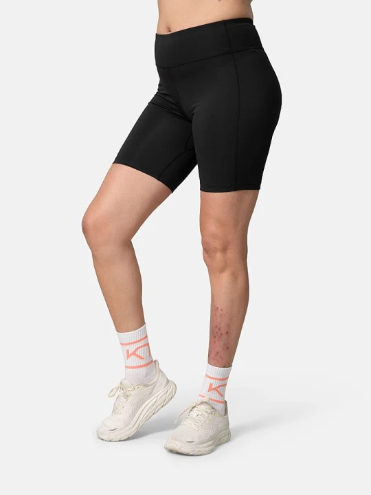 Zdjęcie produktu KARI TRAA Szorty sportowe "Ava 8 Inch" w kolorze czarnym rozmiar: M
