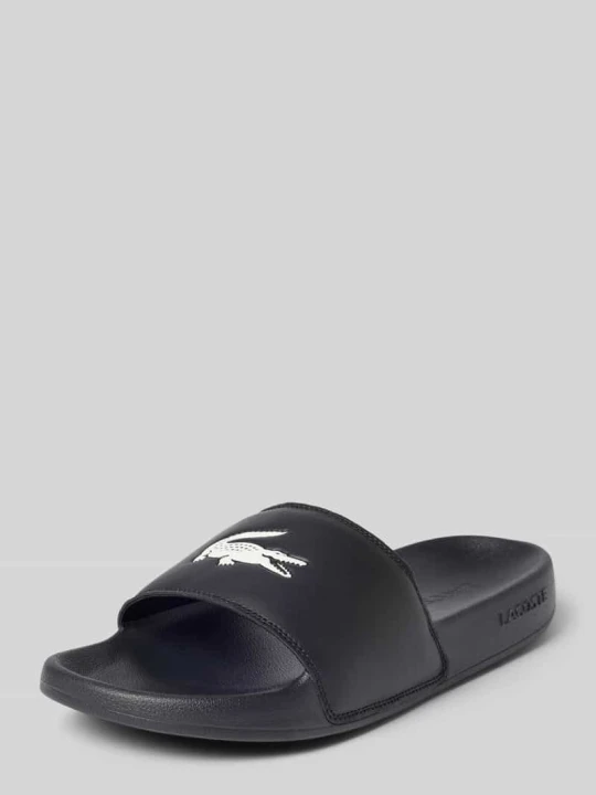 Zdjęcie produktu Klapki basenowe z nadruk z logo model 'SERVE SLIDE' Lacoste Czarny
