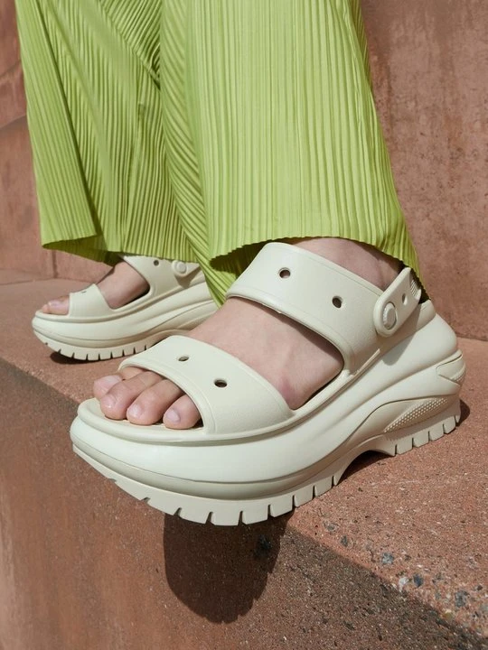 Zdjęcie produktu Klapki na obcasie Crocs taupe
