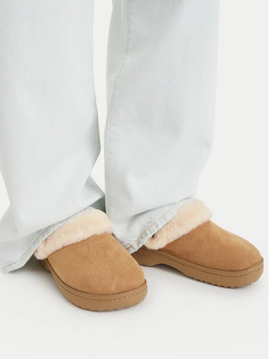 Zdjęcie produktu Klapki Crocs Classic Unfurgettable Vegan Suede Clog 212106 Beżowy