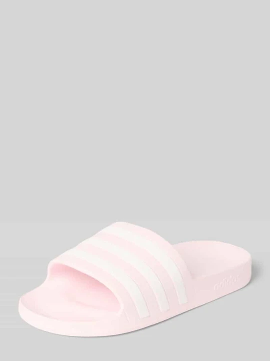 Zdjęcie produktu Klapki kąpielowe z tłoczonym logo Model 'ADILETTE AQUA' Adidas Jasnofioletowy