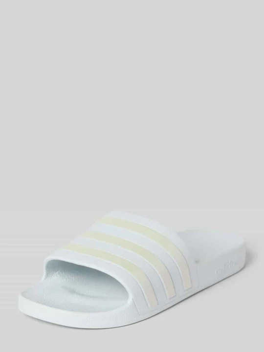 Zdjęcie produktu Klapki kąpielowe z tłoczonym logo Model 'ADILETTE AQUA' Adidas Jasnoniebieski