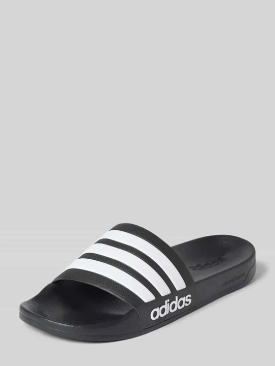 Zdjęcie produktu Klapki kąpielowe z wytłaczanym logo model 'ADILETTE SHOWER' Adidas Czarny