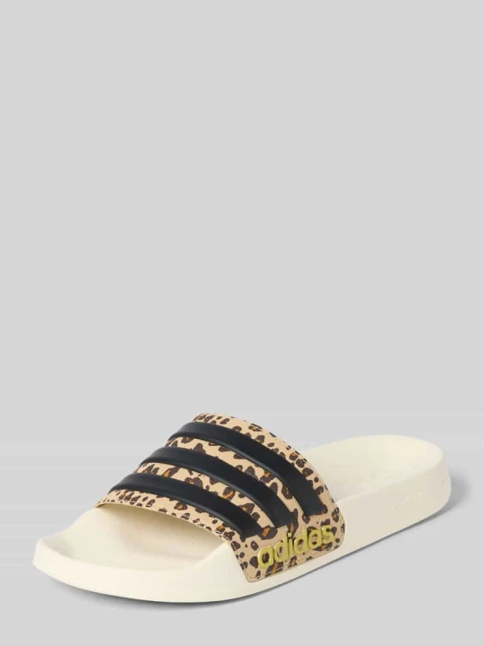 Zdjęcie produktu Klapki kąpielowe ze zwierzęcym nadrukiem Model 'ADILETTE SHOWER' Adidas Złamany biały