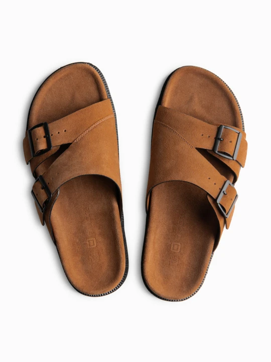Zdjęcie produktu Klapki męskie z naturalnego zamszu z regulacją na klamry - camel V3 Ombre Clothing