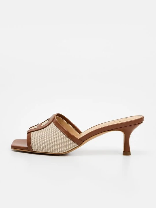 Zdjęcie produktu Klapki na obcasie Aigner taupe