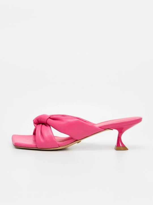 Zdjęcie produktu Klapki na obcasie Stuart Weitzman czerwony