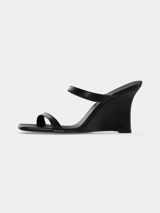 Zdjęcie produktu Klapki na obcasie Stuart Weitzman czarny