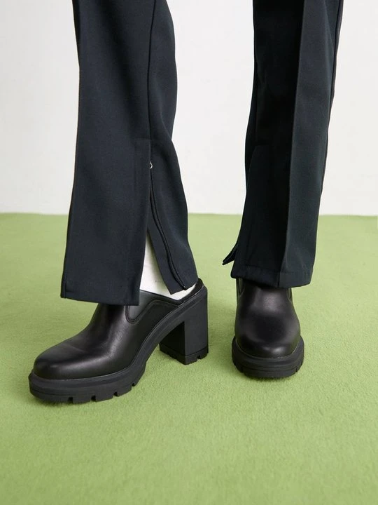Zdjęcie produktu Klapki na obcasie Timberland czarny